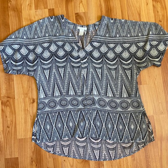H&M Semi sheer black & white Aztec print popover V Neck top by H&M - Picture 4 of 9